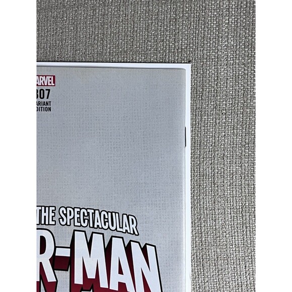 SDCC 2018 Peter Parker The Spectacular Spider-man #307 Skottie Young Variant - Picture 10 of 15